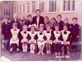 выпускники 1997 и 1998 годов в начальных классах с учительницей Абайдулиной Галиной Григорьевной.jpg