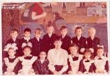 выпускники 2001 года 1 класс с учительницей Лосевой Натальей Владимировной.jpg